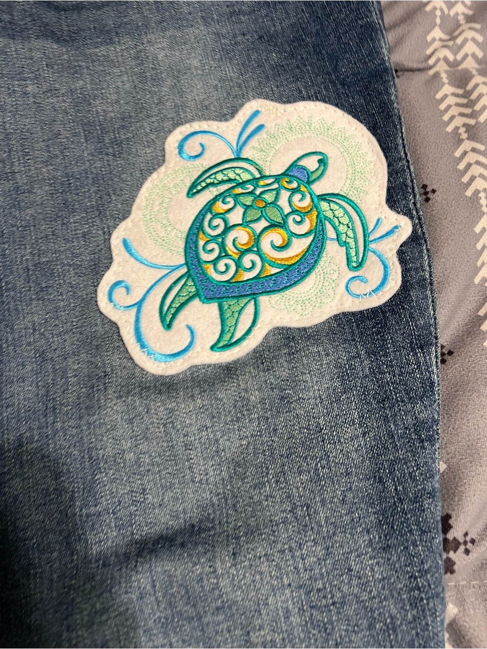 Kut from the Kloth Blue Straight-Leg Jeans with Turtle Patch - Picture 2 of 9